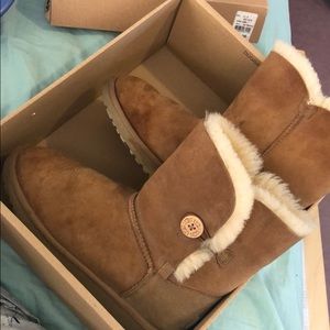 UGGS Women’s Bailey Button
